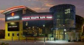 Corrupte croupier knoeit met roulettewiel